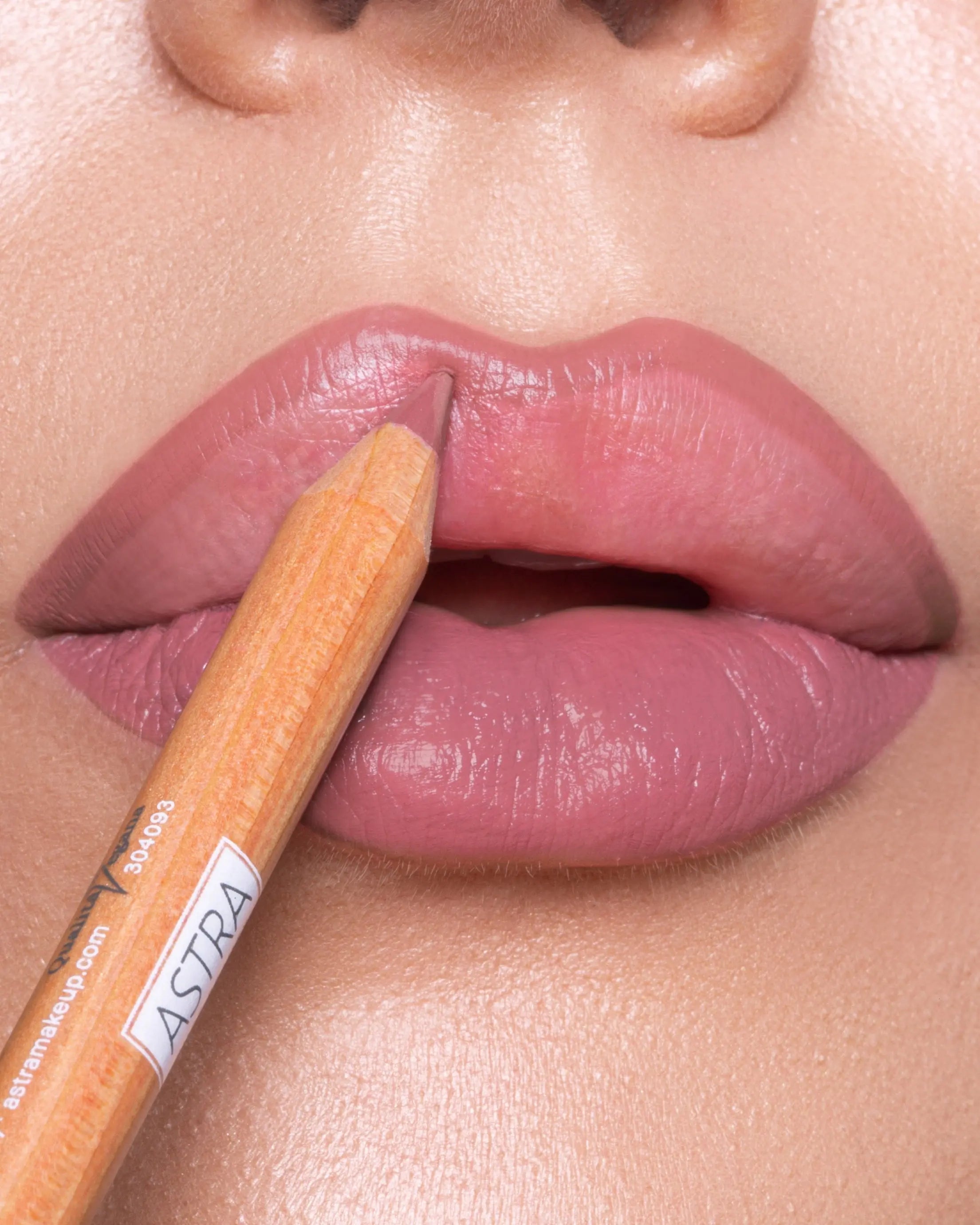 ASTRA PURE BEAUTY LIP PENCIL - JOLIE'S