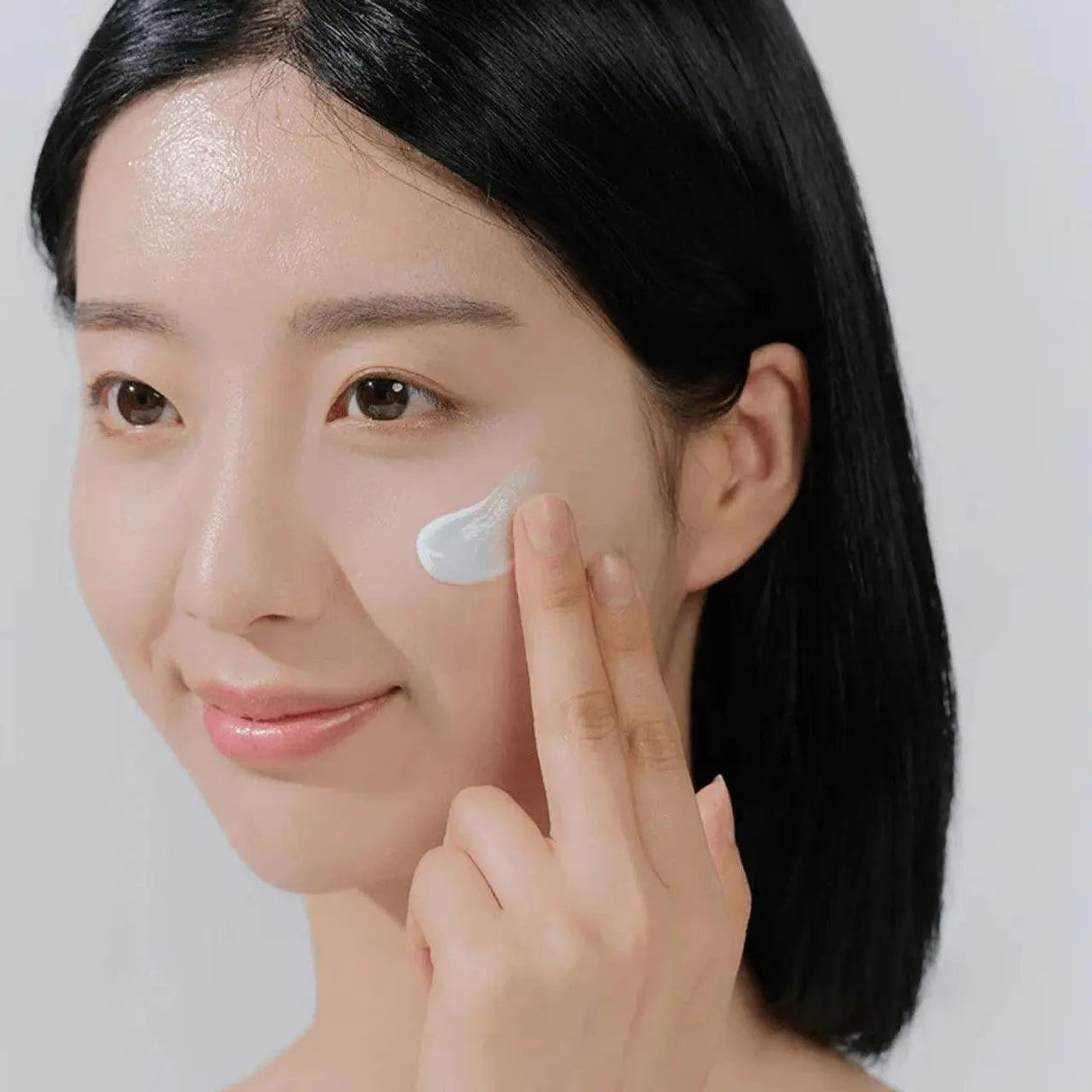 Madagascar Centella Hyalu-Cica Water-Fit Sun Serum (SPF50+ PA++++) - 50 ml SKIN 1004 JOLIE'S