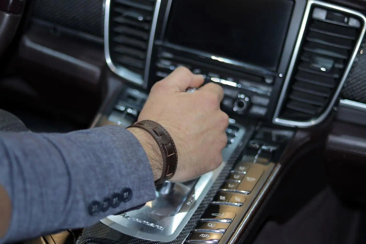 Tanbur unisex bracelet - JOLIE'S UAE